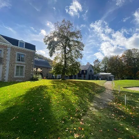 فندق مبيت وإفطار La Chambre Du Chateau Du Golf De Bernalmont لييج