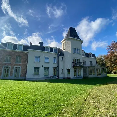 La Et Le Du Chateau Du Golf De Bernalmont 住宿加早餐酒店