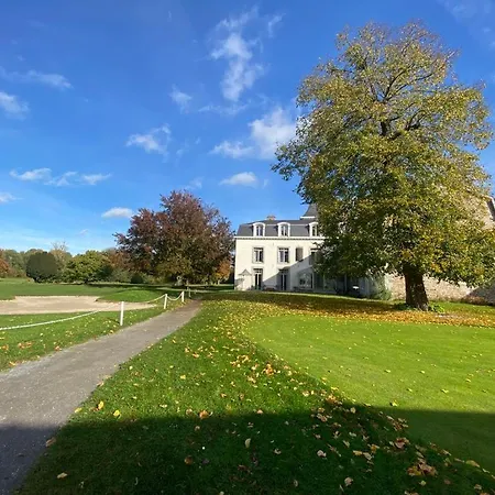 ベッド・アンド・ブレックファスト La Et Le Du Chateau Du Golf De Bernalmont リエージュ