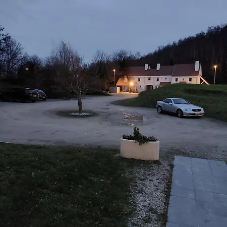 La Et Le Du Chateau Du Golf De Bernalmont * Liege