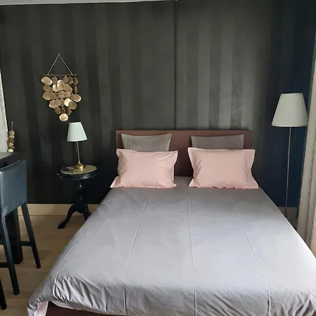 La Chambre Du Chateau Du Golf De Bernalmont فندق مبيت وإفطار لييج