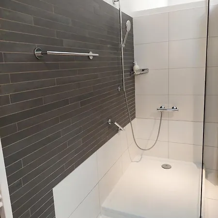 ベッド・アンド・ブレックファスト La Et Le Du Chateau Du Golf De Bernalmont リエージュ