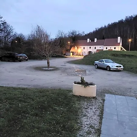 Bed & Breakfast La Et Le Du Chateau Du Golf De Bernalmont 4*