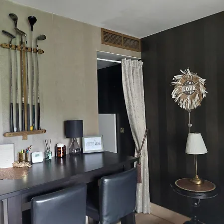 La Chambre Du Chateau Du Golf De Bernalmont 4*