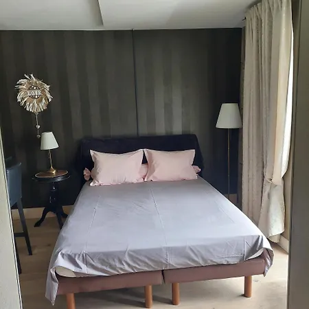 La Chambre Du Chateau Du Golf De Bernalmont