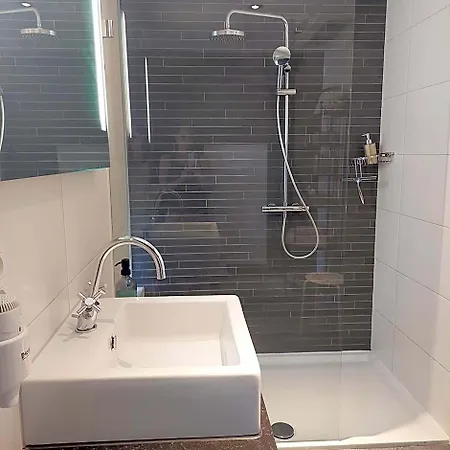 住宿加早餐酒店 La Chambre Du Chateau Du Golf De Bernalmont 4*